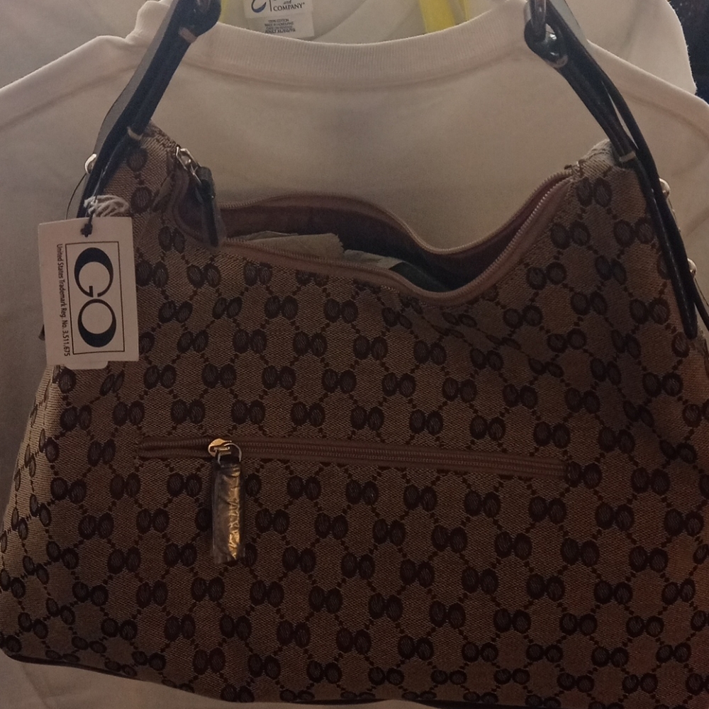 Elegant shoulder bag nice size
